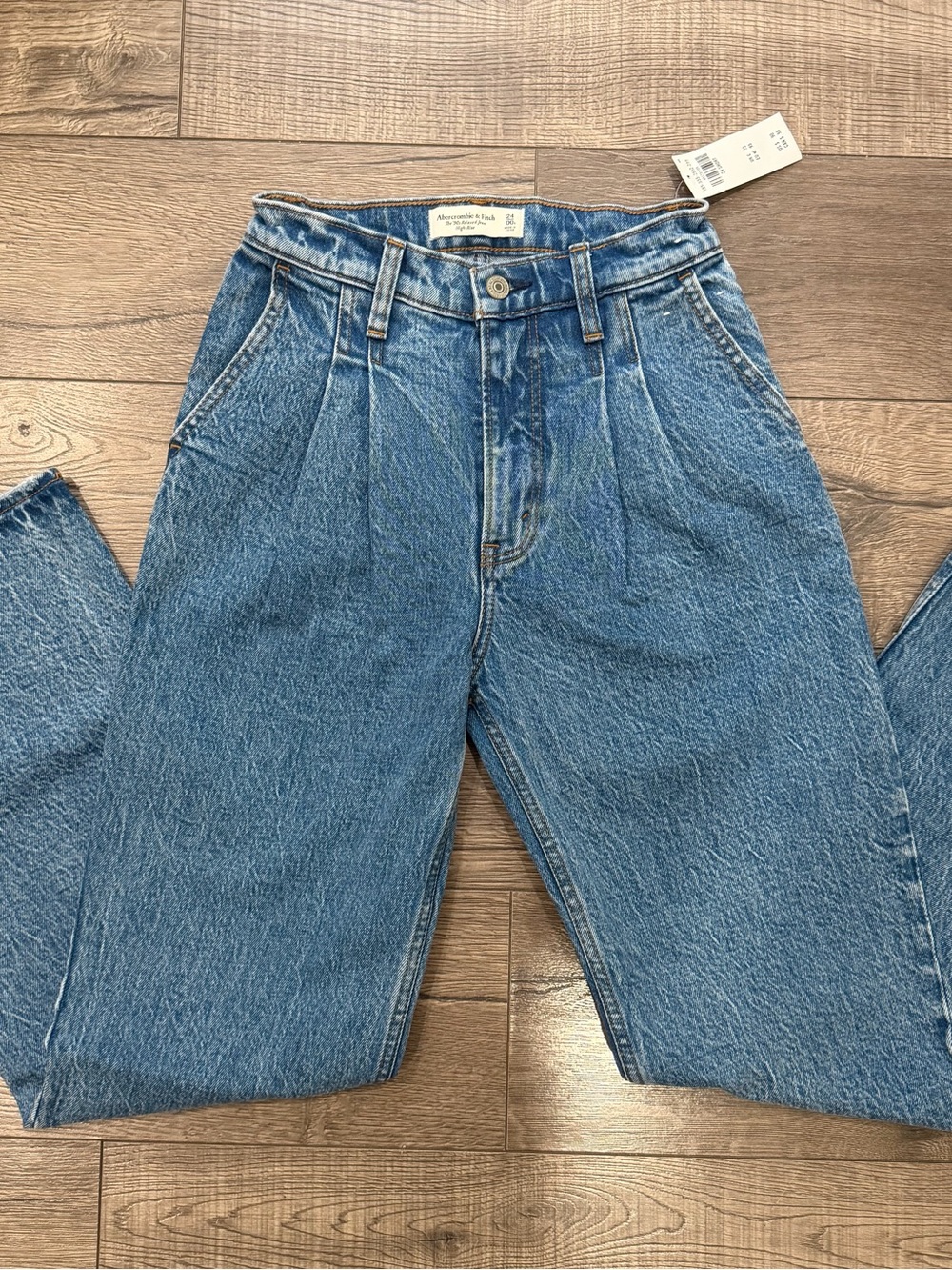 Aritzia 90s Relaxed Jeans NWT